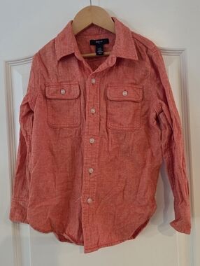 Classic Gap Kids button-down in a beautiful coral-red shade. Size 6-7